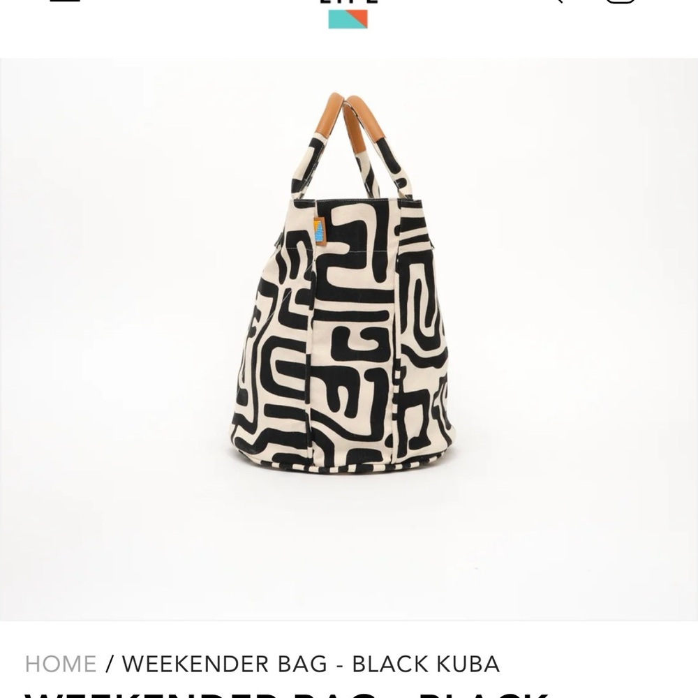 🖤Black and White Patterned Weekender Bag🖤
    Excellent condition!